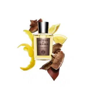 Flakon von Acqua di Parma - Colonia Intensa Eau de Cologne Spray, elegant gestaltet mit dunklem Verschluss, luxuriöser Herrenduft für markante Zitrusfrische und warme Tiefe.